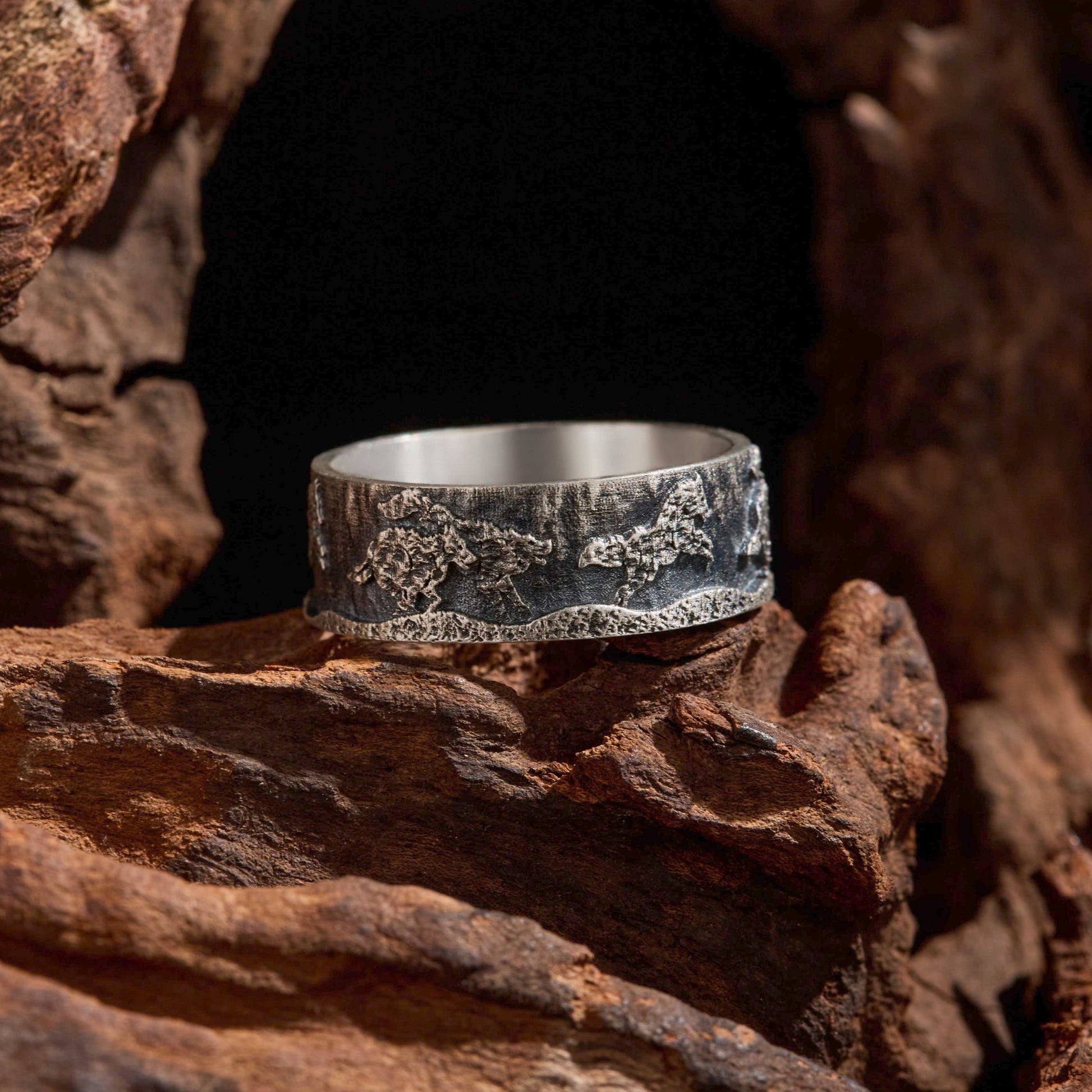 running-wolf-pack-sterling-silver-band-ring